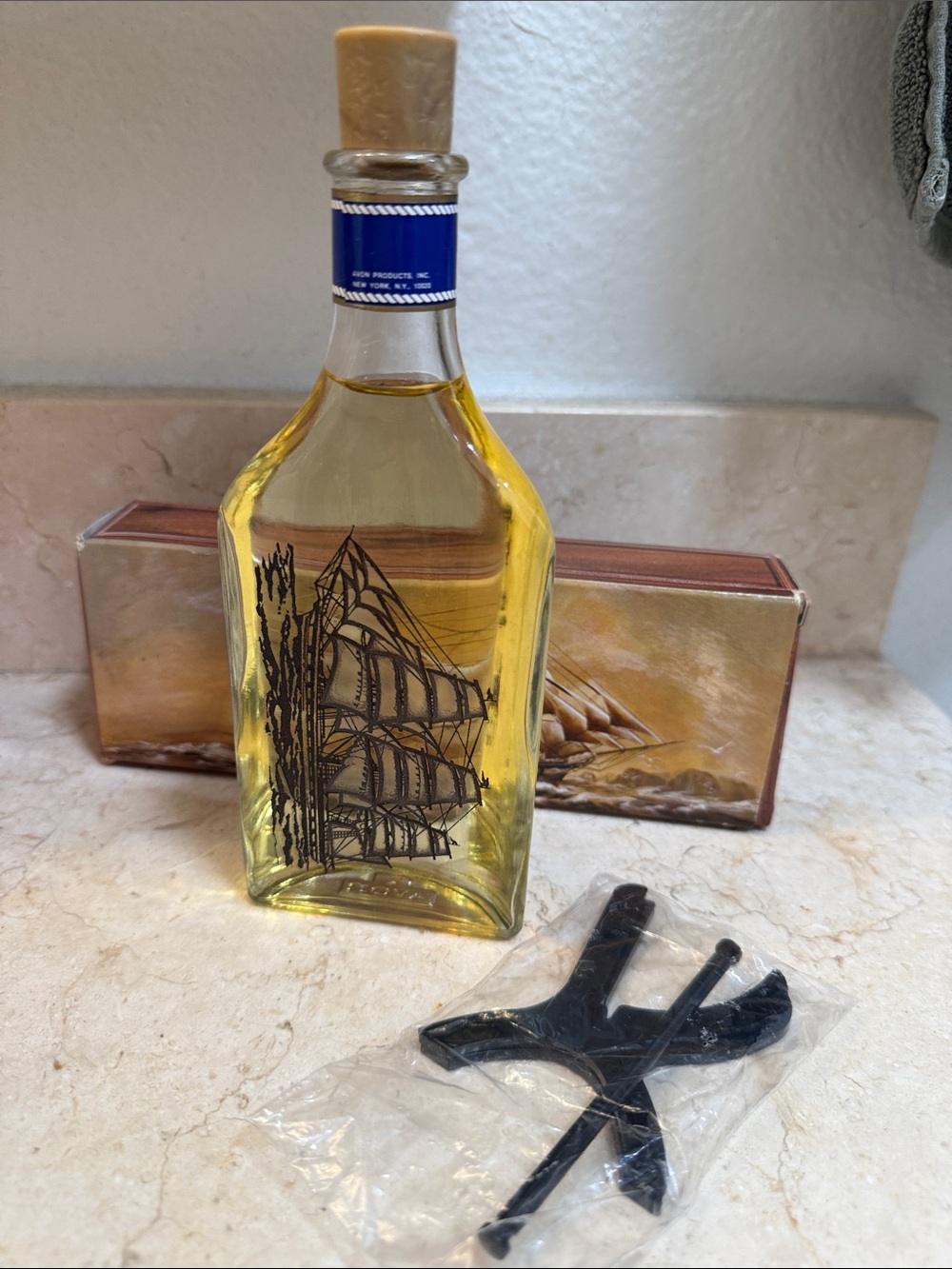 Avon Captain’s Pride After Shave Ship Decorative Glass Bottle